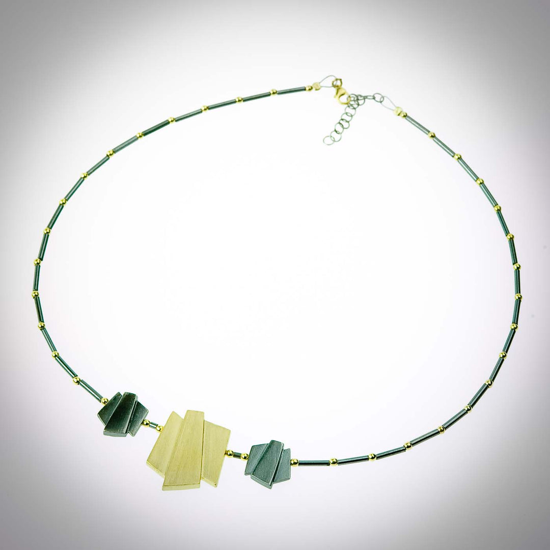 Necklace in gold-plated silver and black, short, 3 pieces, Trapezi collection · Nerea Aixàs