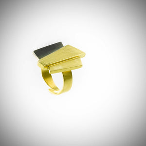 Trapezi gold ring