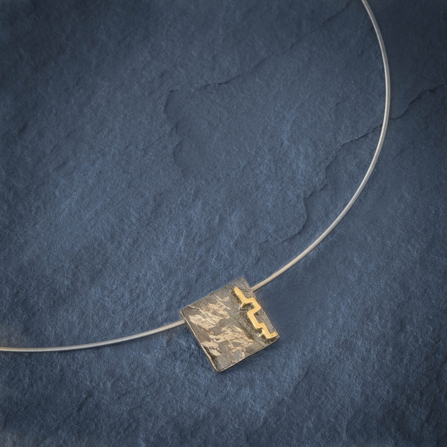 Pissarra square small necklace