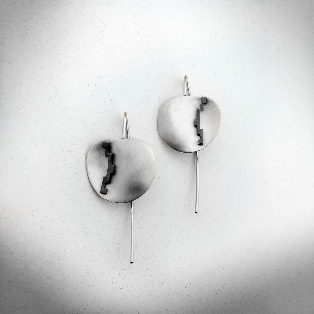 Pendientes largos Poma de plata, colección Poma · Nerea Aixàs