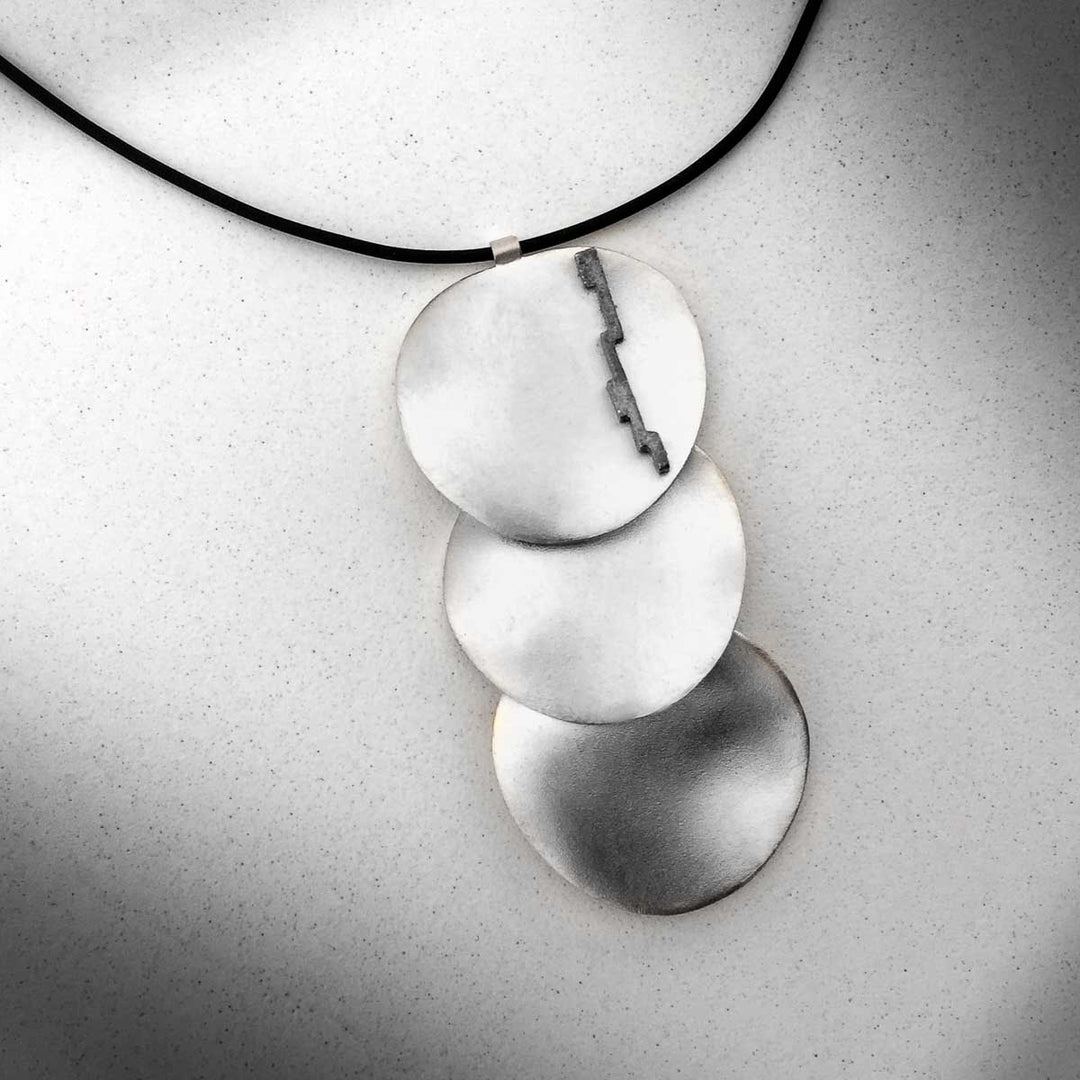 Collar triple largo Poma de plata, colección Poma · Nerea Aixàs