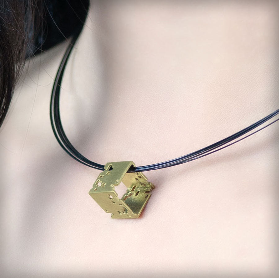 Collar cubo pequeño de plata y oro, colección Cub · Nerea Aixàs