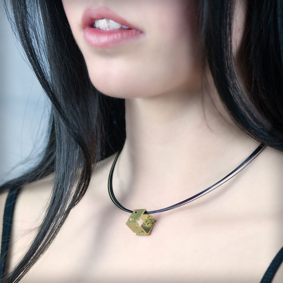 Collar cubo pequeño de plata y oro, colección Cub · Nerea Aixàs