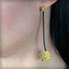 Pendientes cubo colgante de plata y oro, colección Cub · Nerea Aixàs