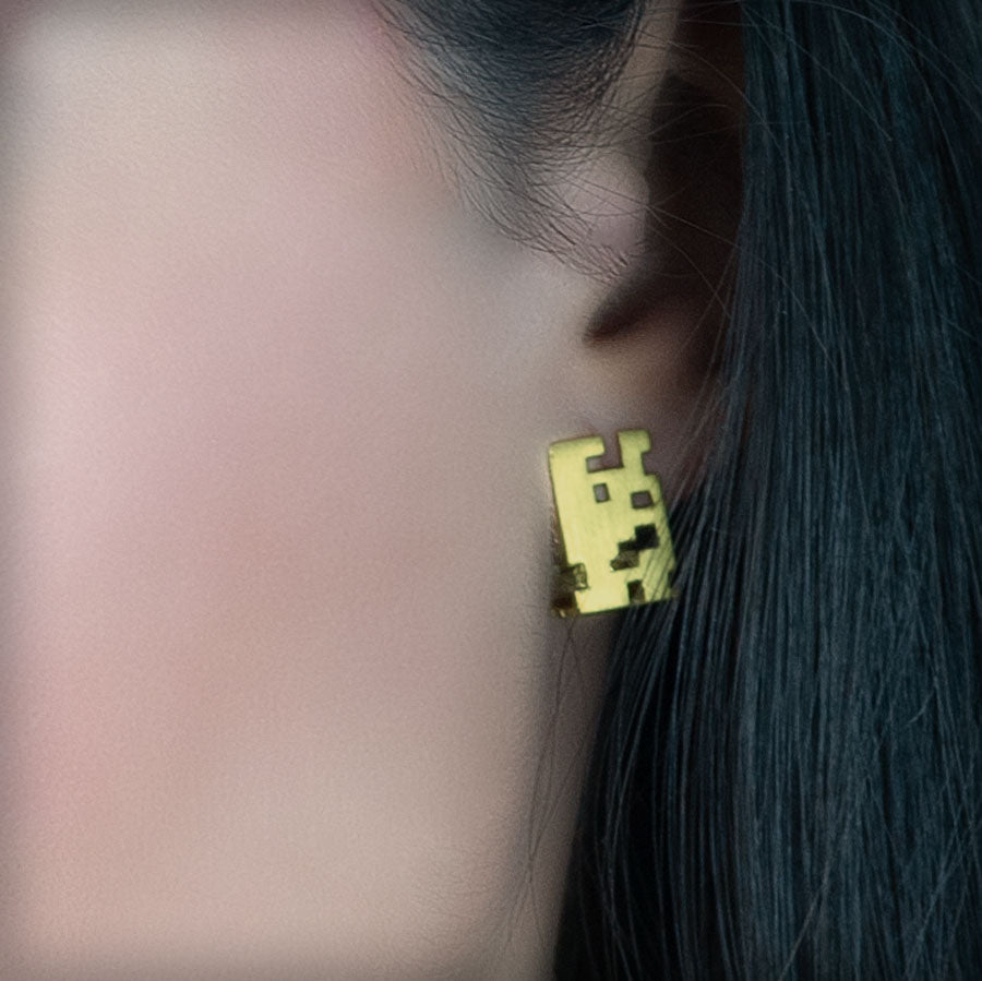 Pendientes botón cubo de plata y oro, colección Cub · Nerea Aixàs