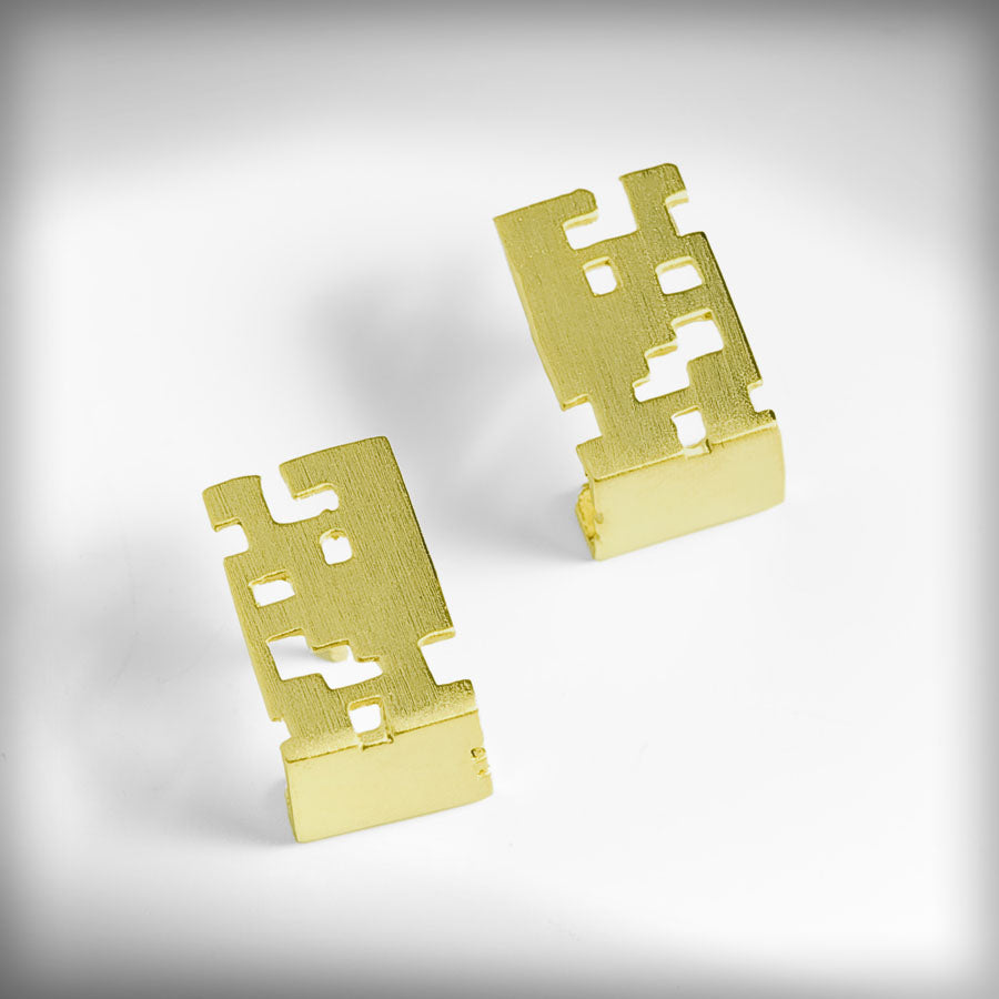 Pendientes botón cubo de plata y oro, colección Cub · Nerea Aixàs