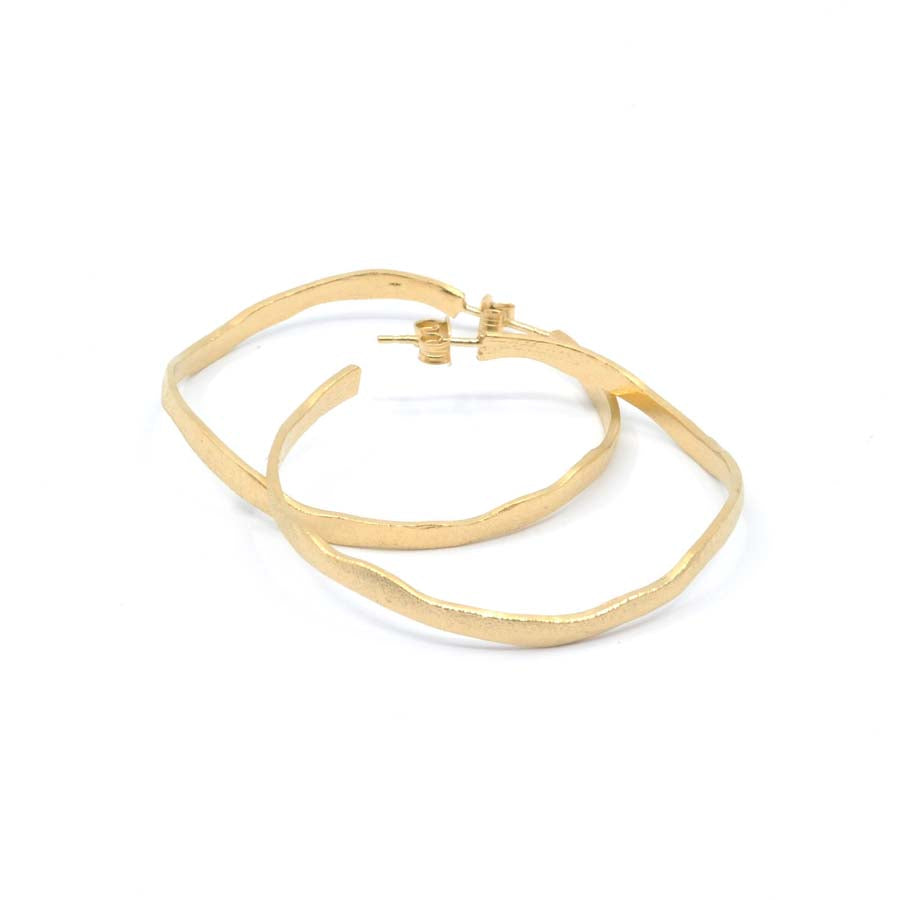Medium hoop earrings in gold-plated silver, Rastres collection · Nerea Aixàs