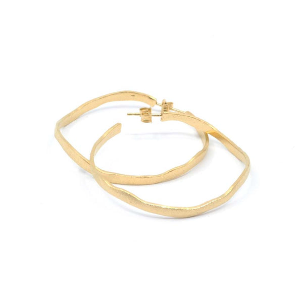 Medium hoop earrings in gold-plated silver, Rastres collection · Nerea Aixàs