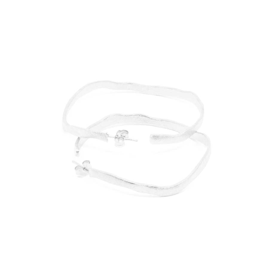 Medium hoop earrings in silver, Rastres collection · Nerea Aixàs