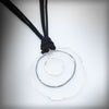 Collar grande negro y plata, colección Rastres · Nerea Aixàs