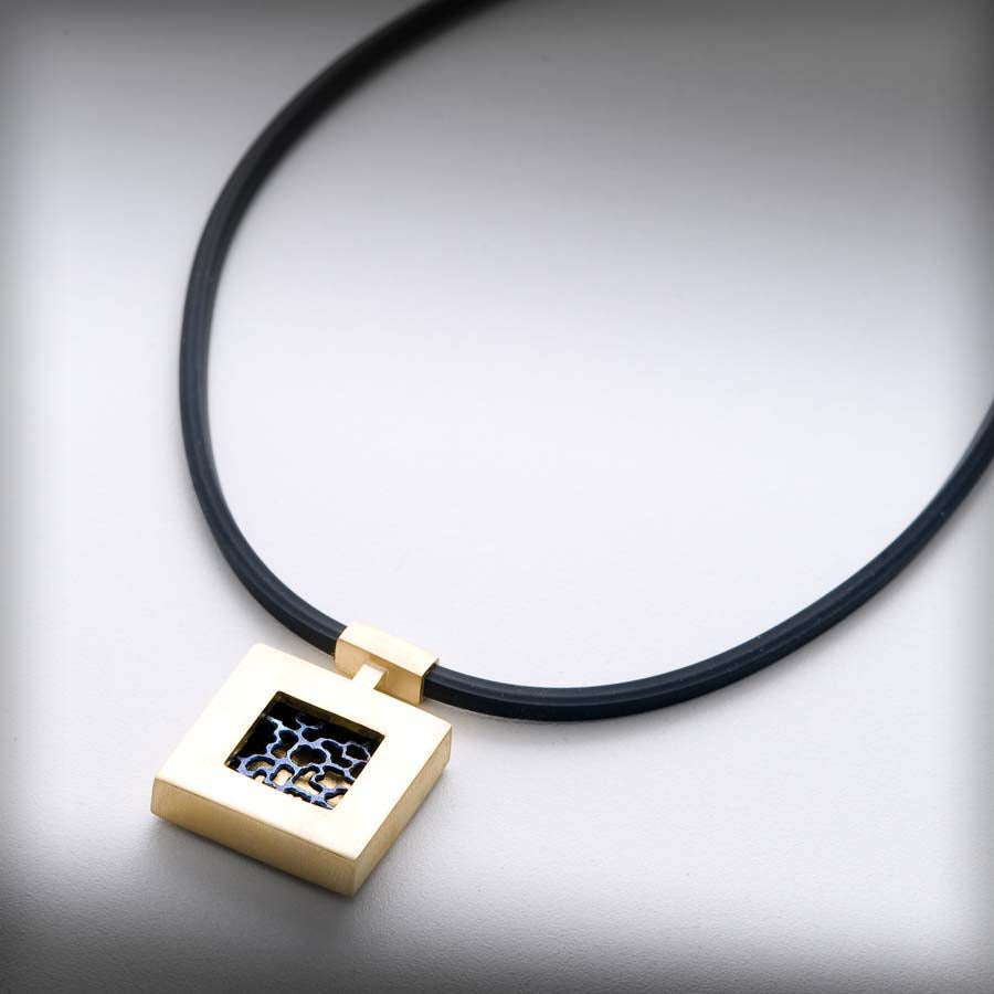 Necklace in gold-plated silver large pendant, Xarxa collection · Nerea Aixàs