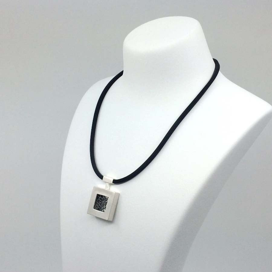 Necklace in silver large pendant, Xarxa collection · Nerea Aixàs