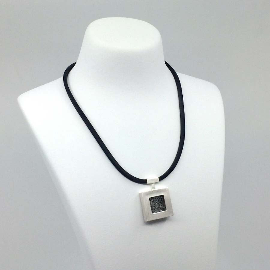 Necklace in silver large pendant, Xarxa collection · Nerea Aixàs
