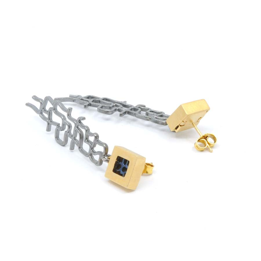 Pendientes largos de plata dorada, colección Xarxa · Nerea Aixàs