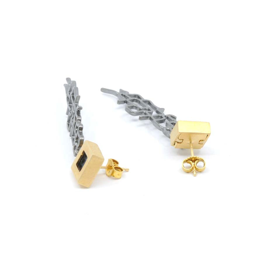 Pendientes largos de plata dorada, colección Xarxa · Nerea Aixàs