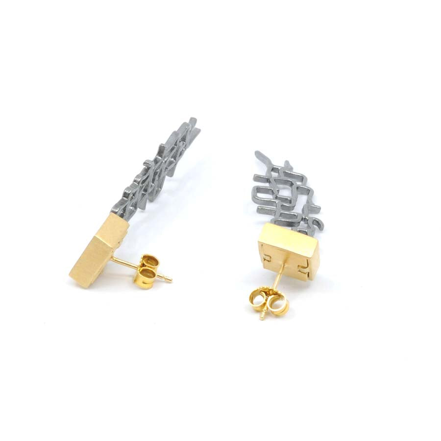 Pendientes largos de plata dorada, colección Xarxa · Nerea Aixàs