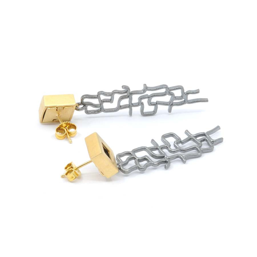 Pendientes largos de plata dorada, colección Xarxa · Nerea Aixàs