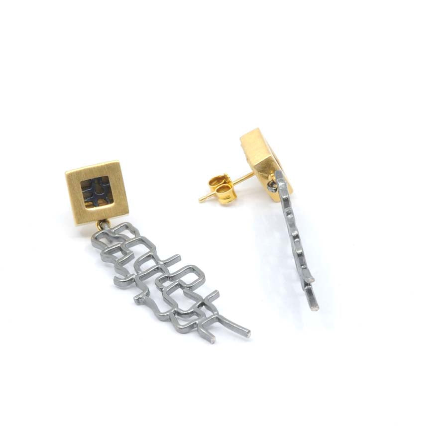 Pendientes largos de plata dorada, colección Xarxa · Nerea Aixàs