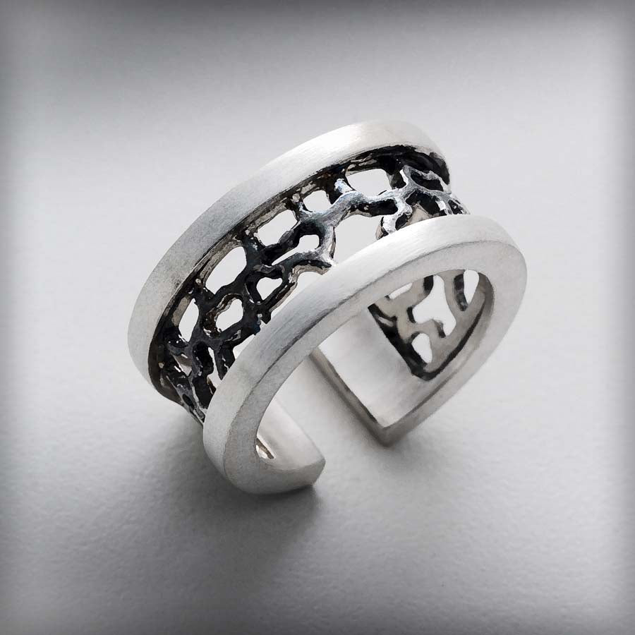 Anillo rígido de plata, colección Xarxa · Nerea Aixàs