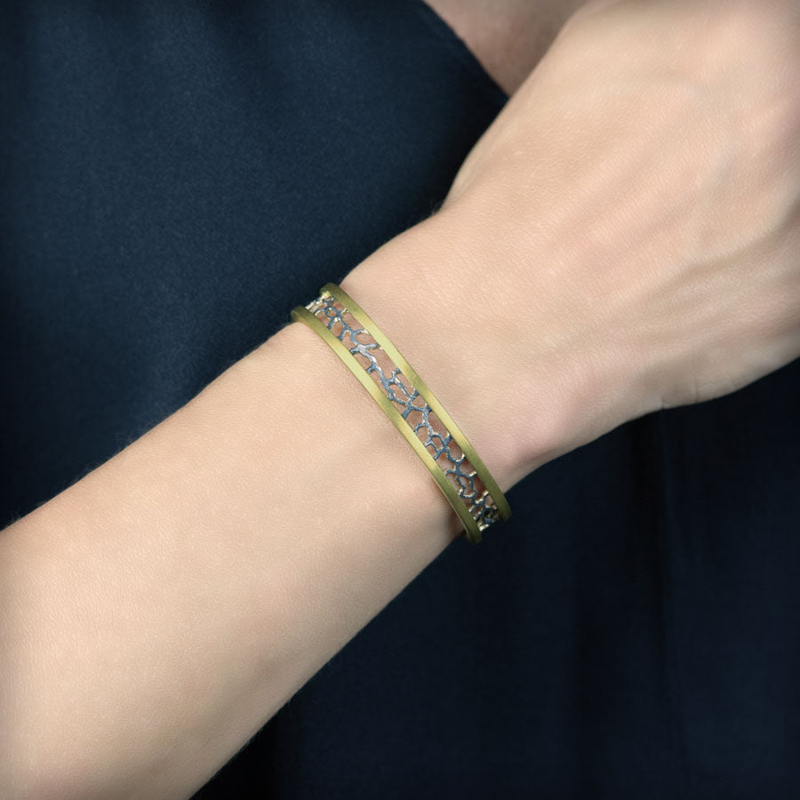 Golden metal bracelet xarxa