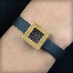 Golden bracelet with metal and rubber