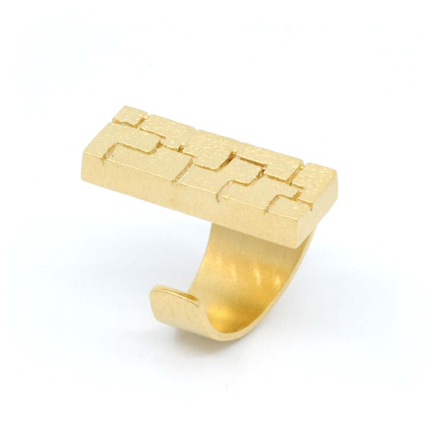 Anillo abierto de plata dorada, colección Textura · Nerea Aixàs