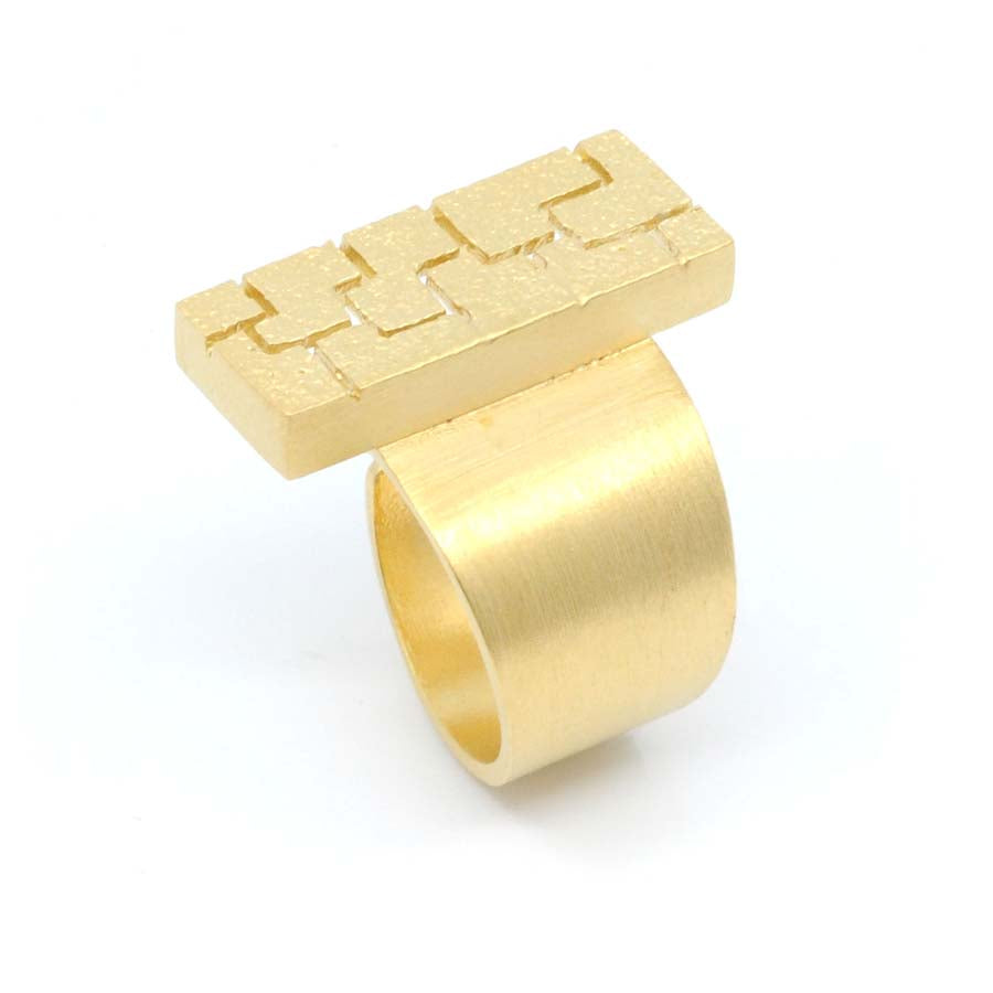 Anillo abierto de plata dorada, colección Textura · Nerea Aixàs