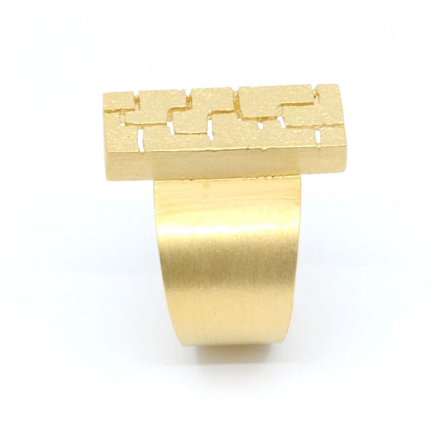 Anillo abierto de plata dorada, colección Textura · Nerea Aixàs
