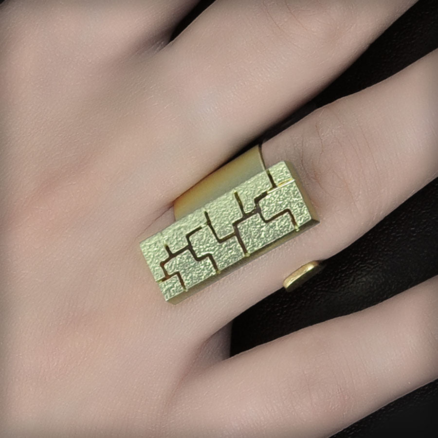 Anillo abierto de plata dorada, colección Textura · Nerea Aixàs