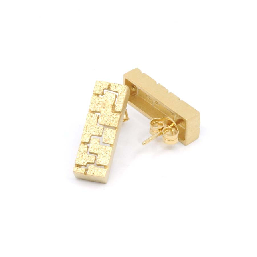 Stud earrings in gold-plated silver, Textura collection · Nerea Aixàs