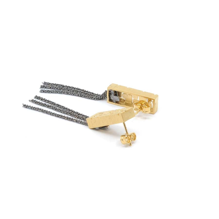 Long stud earrings in gold-plated silver, Textura collection · Nerea Aixàs