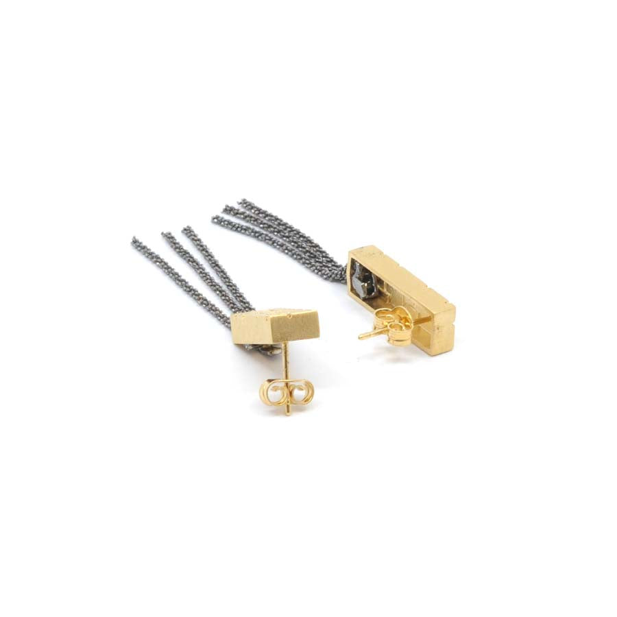Long stud earrings in gold-plated silver, Textura collection · Nerea Aixàs