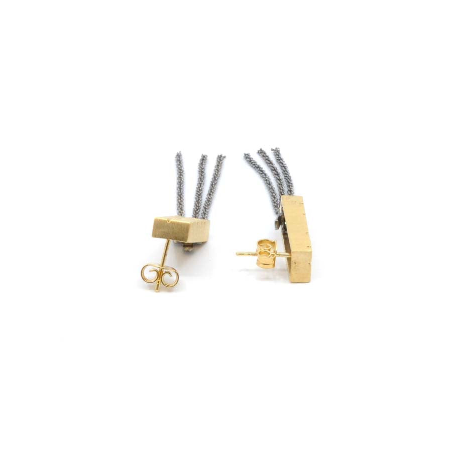 Long stud earrings in gold-plated silver, Textura collection · Nerea Aixàs