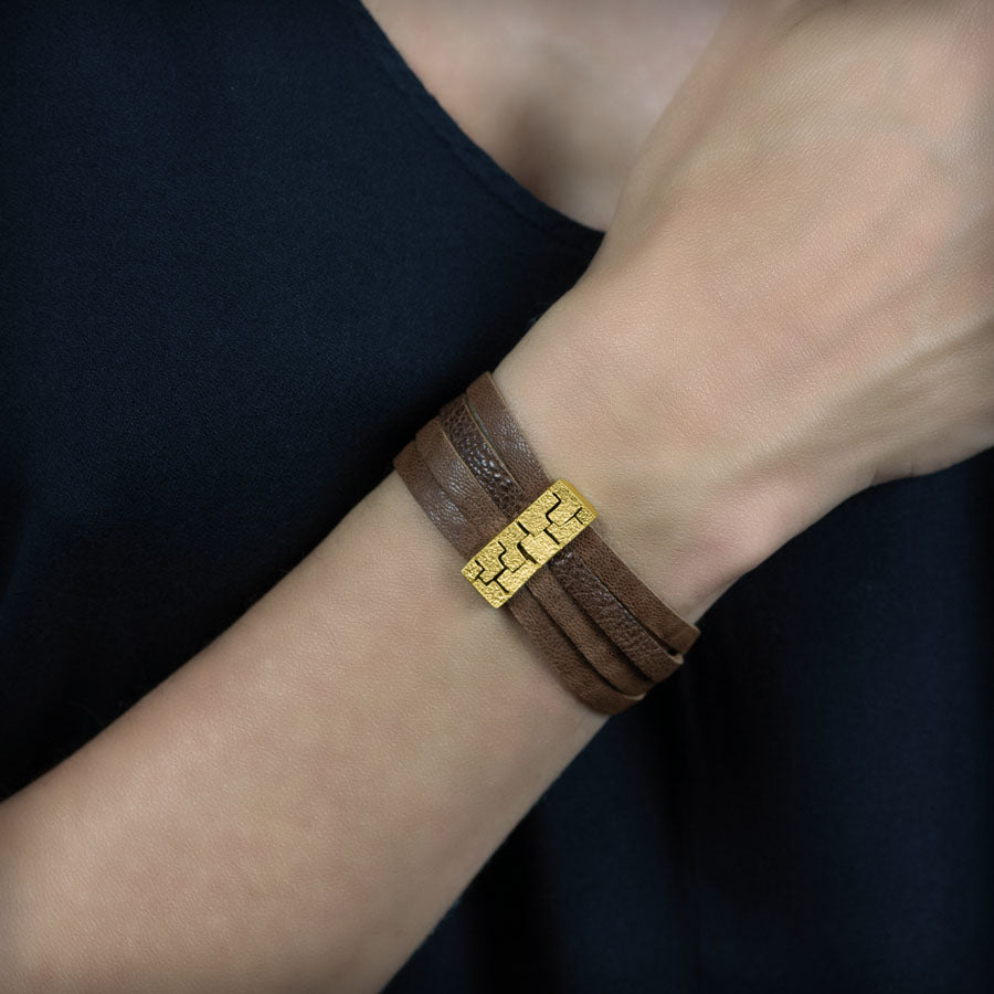 Small golden leather bracelet