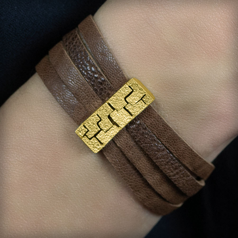 Small golden leather bracelet
