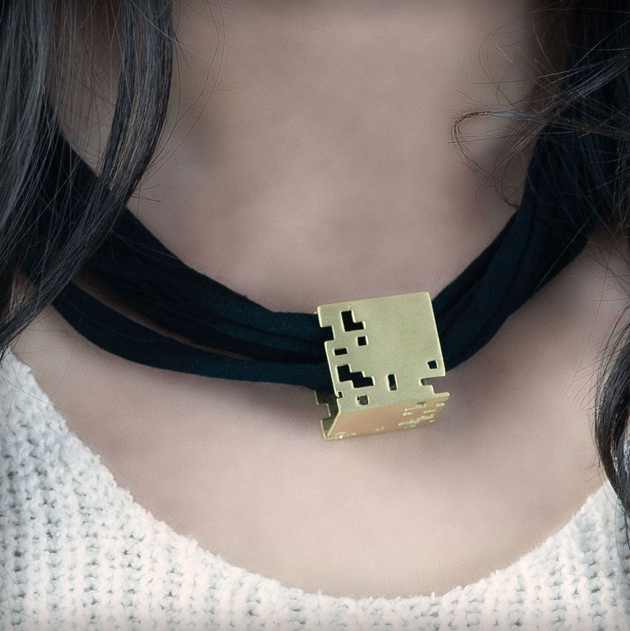Collar cubo grande de plata y oro, colección Cub · Nerea Aixàs