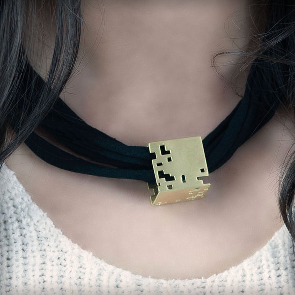 Collar cubo grande de plata y oro, colección Cub · Nerea Aixàs